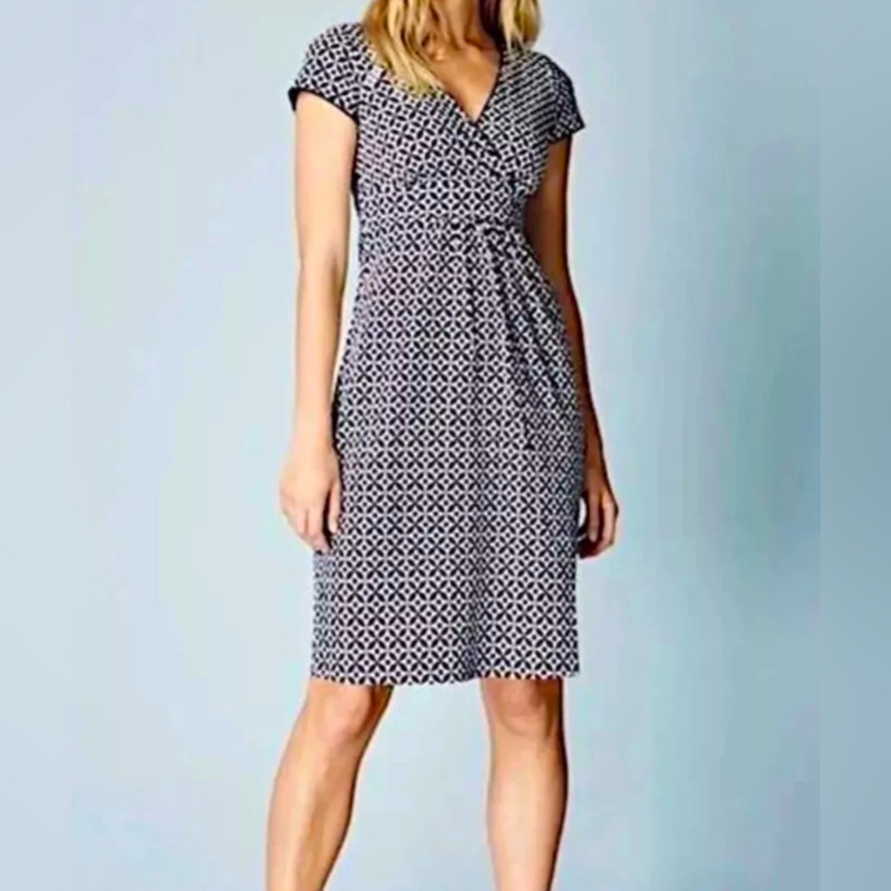Boden Capped Sleeve Geo Print Jenny Dress V- neck Relaxed Sheath in Navy & White